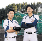ダブル指名が期待される金沢学院大の松井（右）、長谷川両投手＝金沢学院大グラウンド