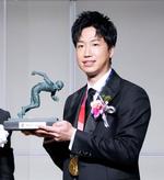 「２０２１毎日スポーツ人賞」のグランプリを受賞した水谷隼さん＝９日、東京都内