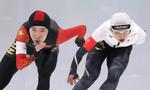 スピードスケート女子１５００ｍ、同走の中国選手（左）と重なる高木菜那＝７日、北京（ロイター＝共同）