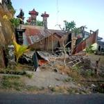 インドネシア・バリ島で起きた地震で損壊した建物＝１６日（国家災害対策庁提供・共同）