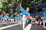 ３年ぶりの「仙台・青葉まつり」で披露された「すずめ踊り」＝１４日午後、仙台市