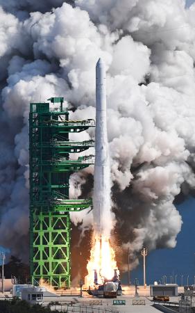 ２１日、韓国南西部全羅南道の羅老宇宙センターから打ち上げられる韓国が独自開発した国産ロケット「ヌリ号」（聯合＝共同）